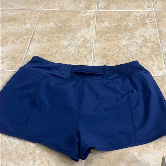 BNWOT Reebok activewear shorts L - Picture 3 of 4
